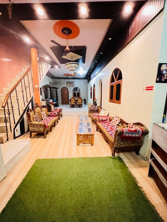 Hotel Rashmi Агра Екстериор снимка