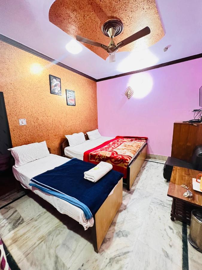 Hotel Rashmi Агра Екстериор снимка