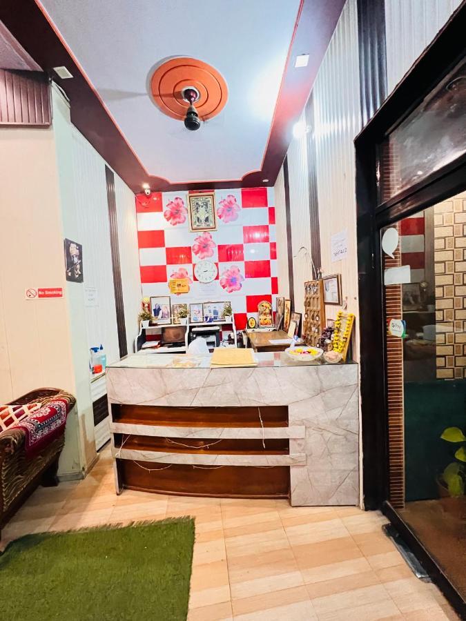 Hotel Rashmi Агра Екстериор снимка