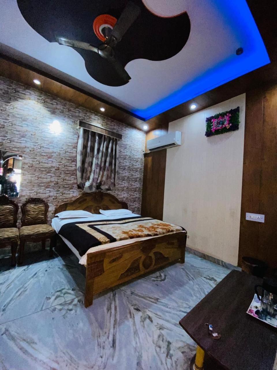 Hotel Rashmi Агра Екстериор снимка