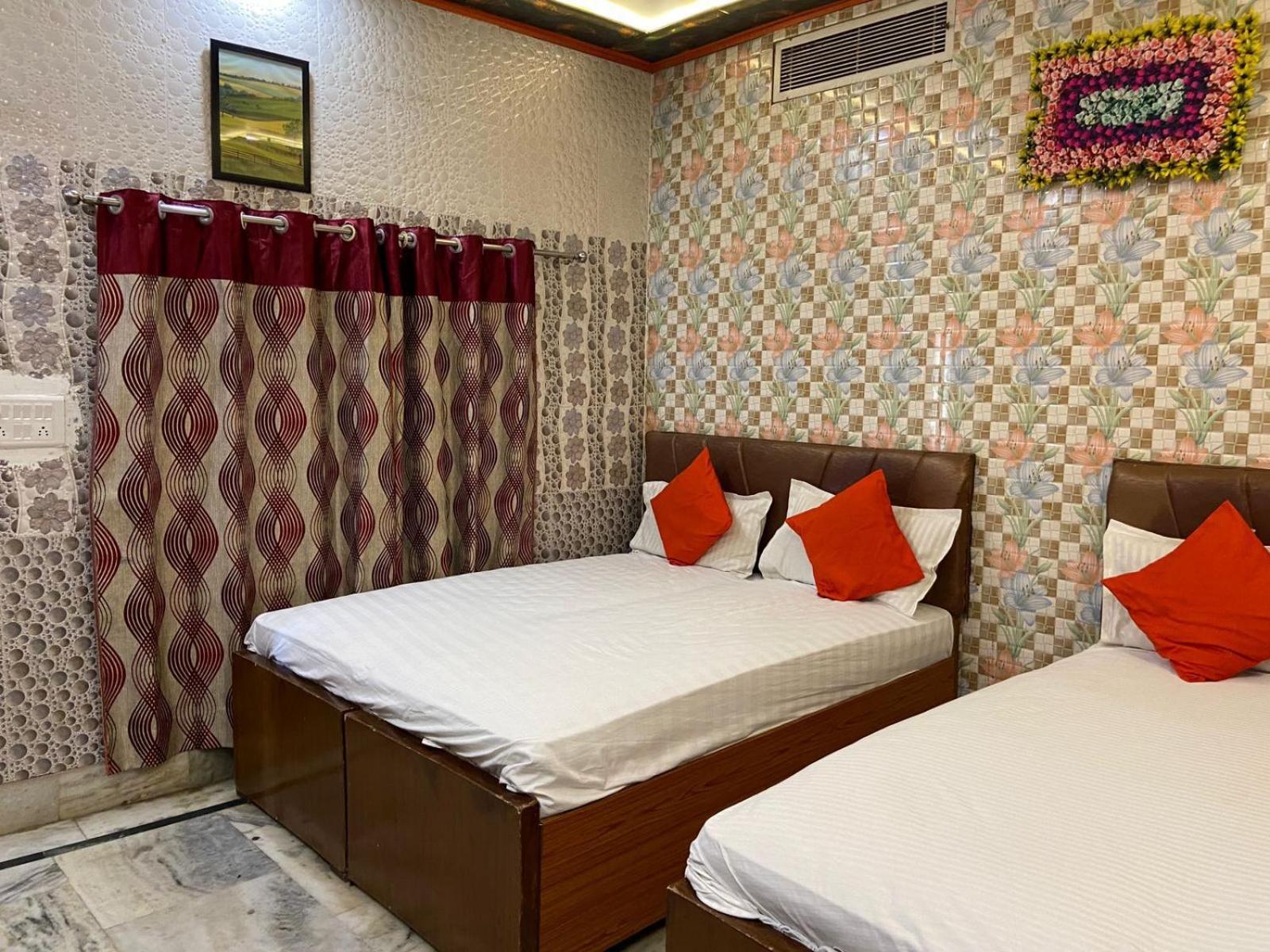 Hotel Rashmi Агра Екстериор снимка