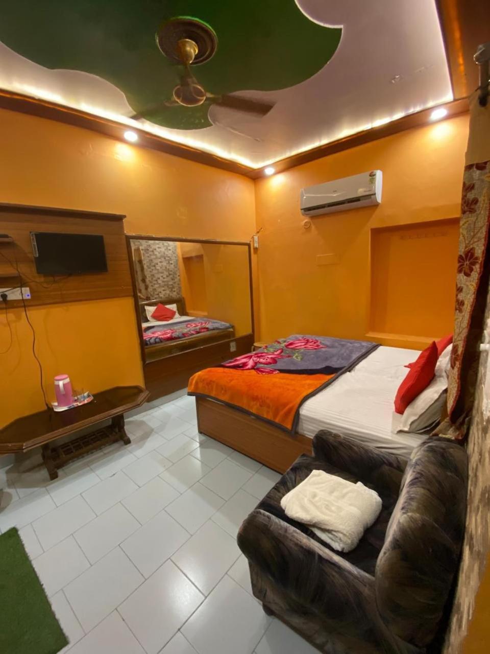 Hotel Rashmi Агра Екстериор снимка