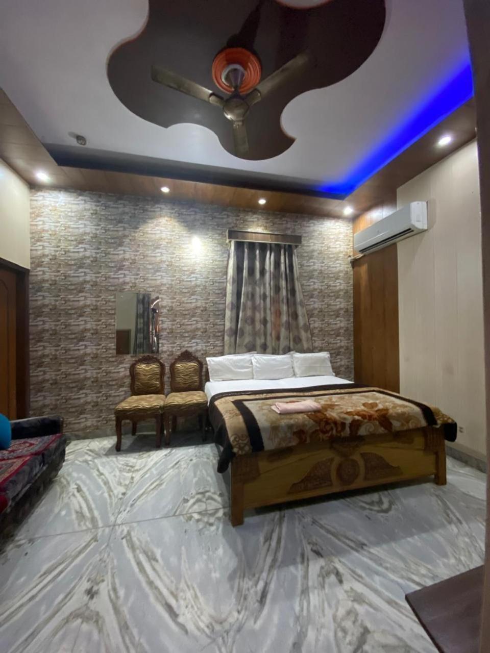 Hotel Rashmi Агра Екстериор снимка
