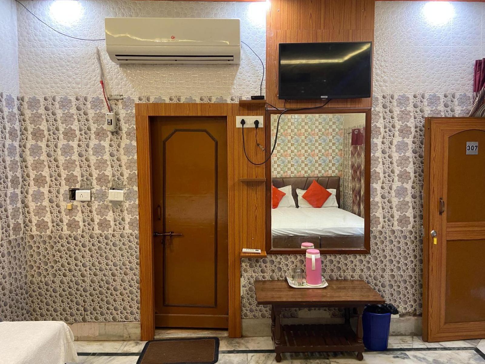 Hotel Rashmi Агра Екстериор снимка