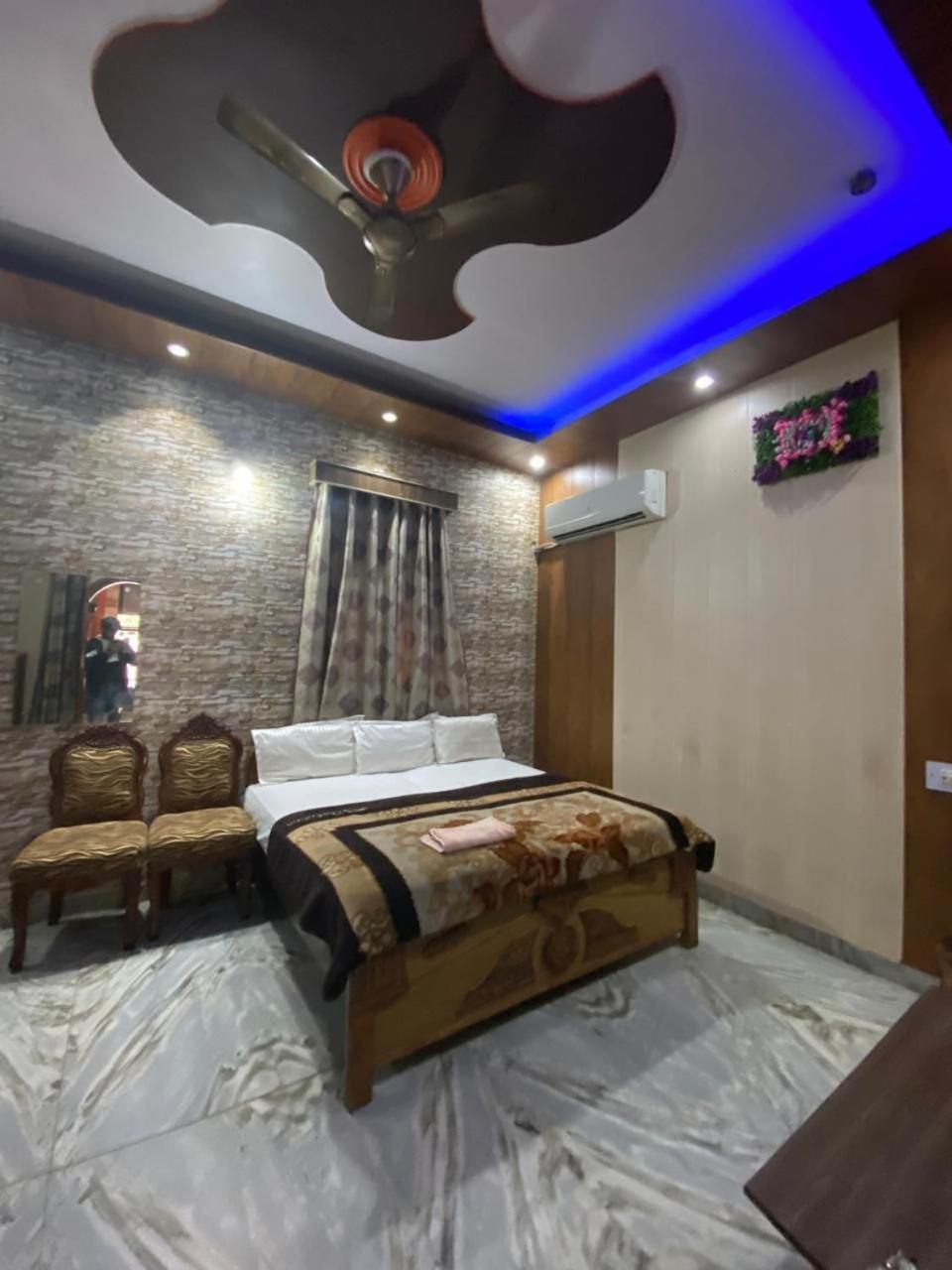 Hotel Rashmi Агра Екстериор снимка