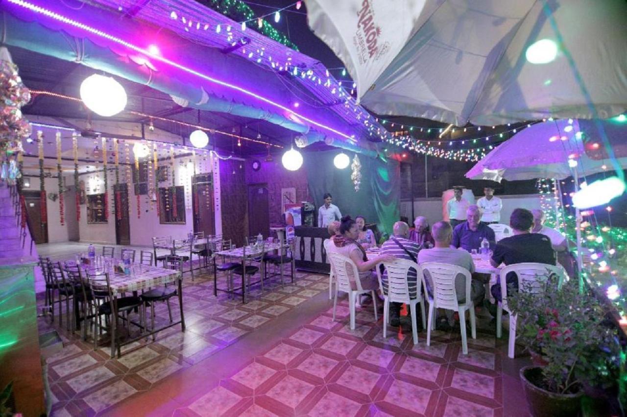 Hotel Rashmi Агра Екстериор снимка