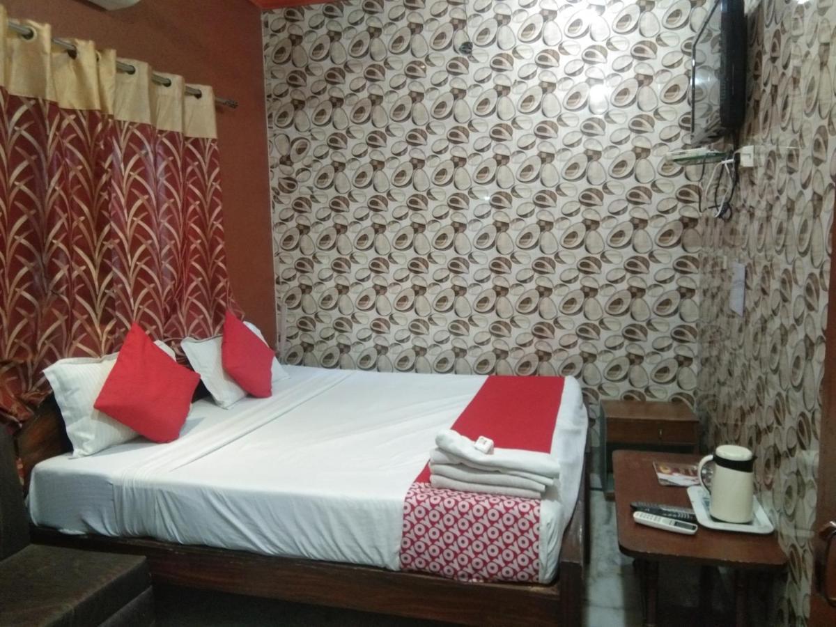 Hotel Rashmi Агра Екстериор снимка